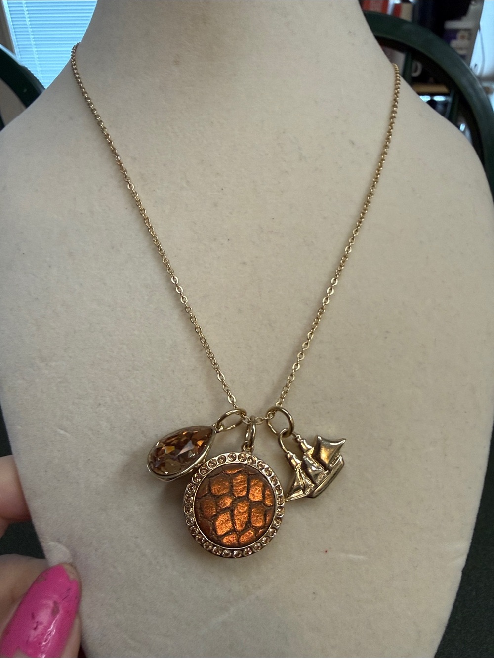 🌟Brahmin🌟Gold-Tone Necklace with Amber Crystal and Charms